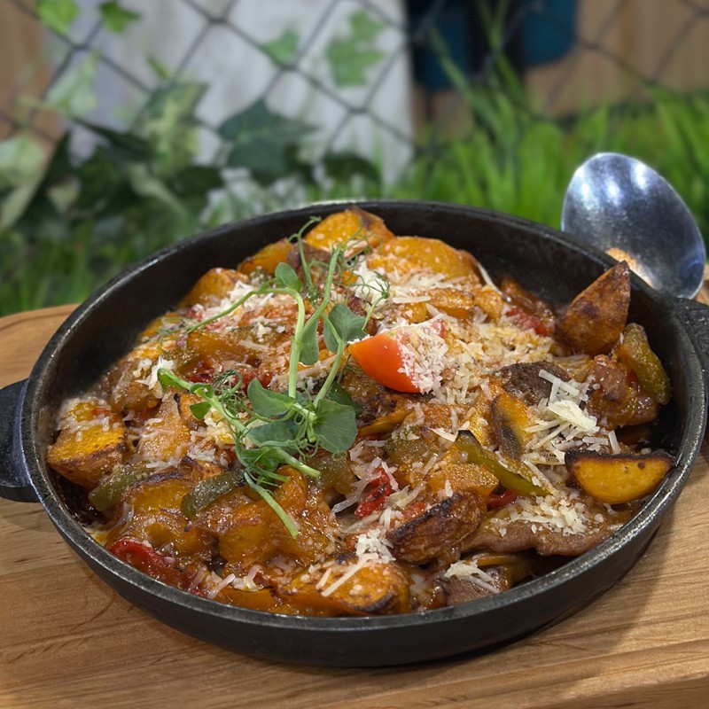 Гаряча сковорідка з телятиною