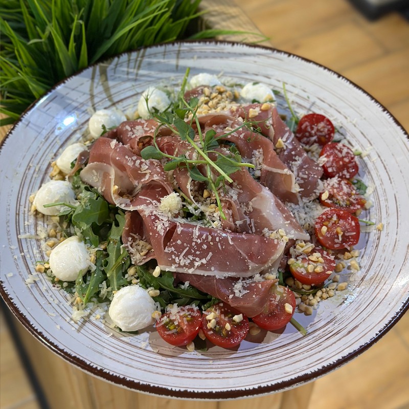 Салат з прошуто